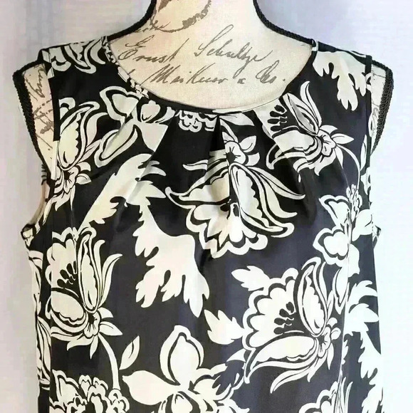 Talbots Size 8 100% silk black/white sleeveless back button blouse - Picture 2 of 11